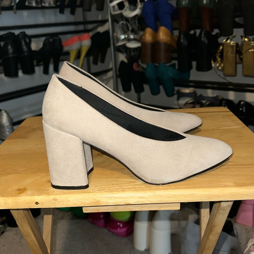 Qupid oval opening Beige Suede Heels